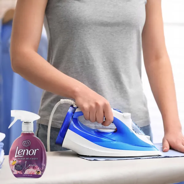 Lenor gyűrődés kisimító spray 500ml Love Exotic Bloom termékhez kapcsolódó kép