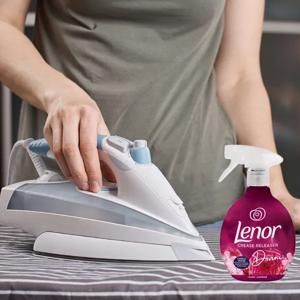 Lenor gyűrődés kisimító spray 500ml Ruby Jasmine termékhez kapcsolódó kép